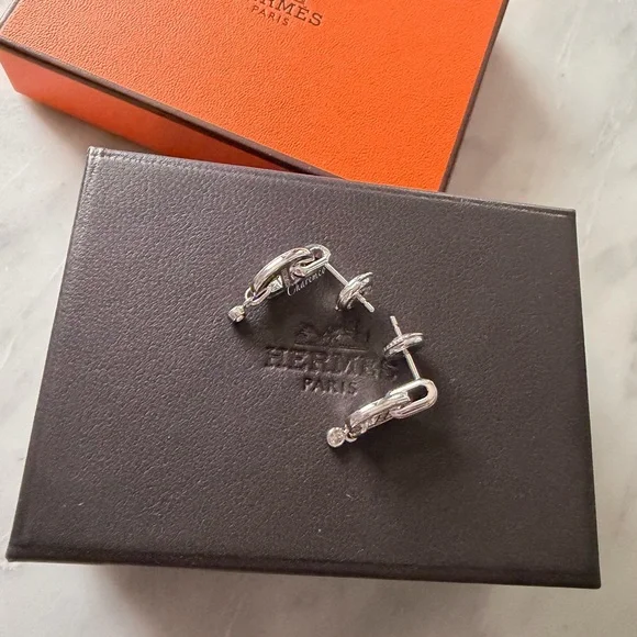 NEW! RARE✨HERMÈS 18K White Gold Chaine d'Ancre Enchainee Diamond Small Earrings - Picture 6 of 9